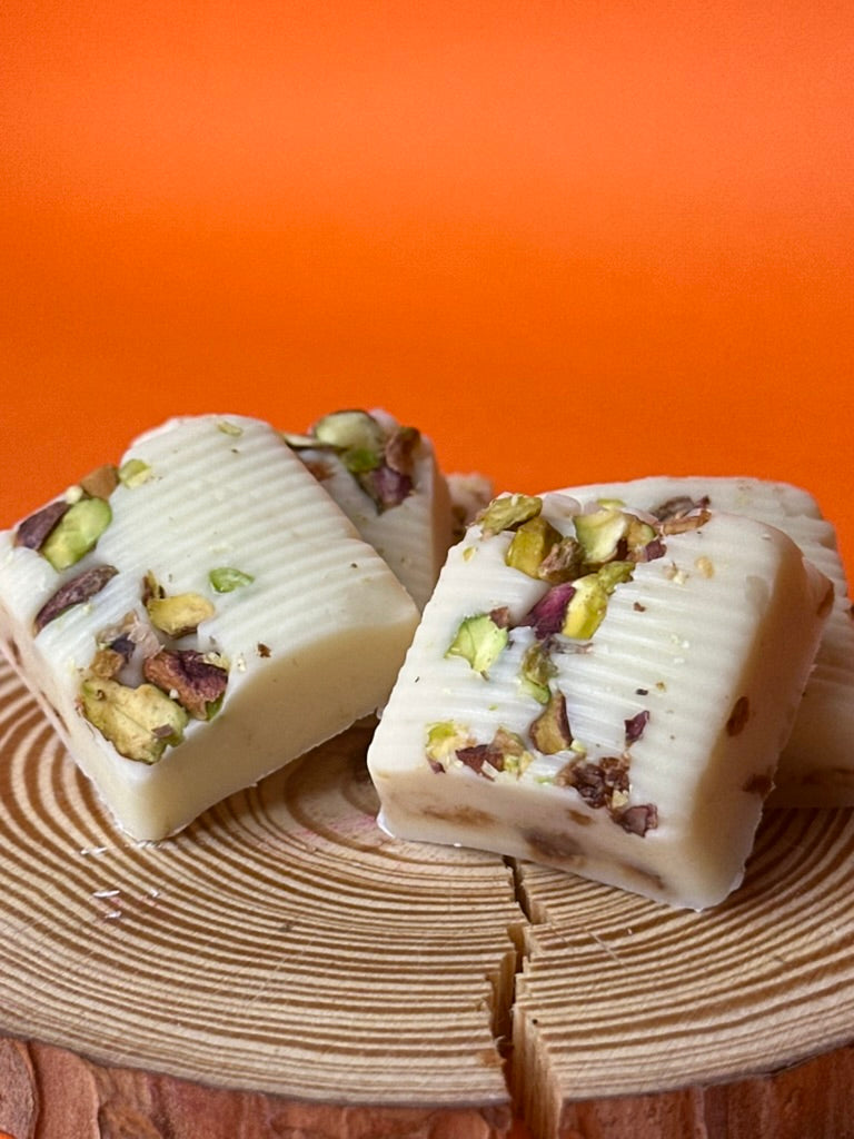 Dubai White Pistachio Bite (8pcs)
